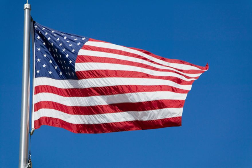 5 Benefits of Displaying Your Flag Outside Your Home